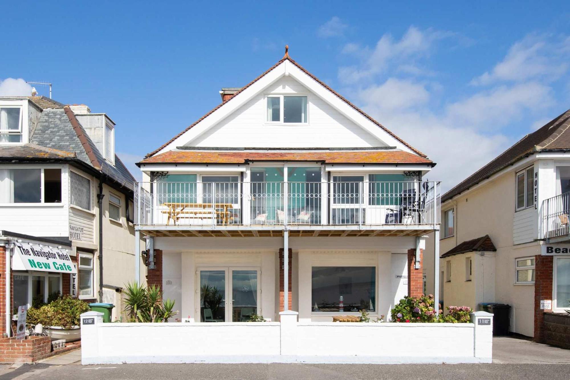 Absolute Beachfront With Decked Garden Oasis And Views Bognor Regis Luaran gambar