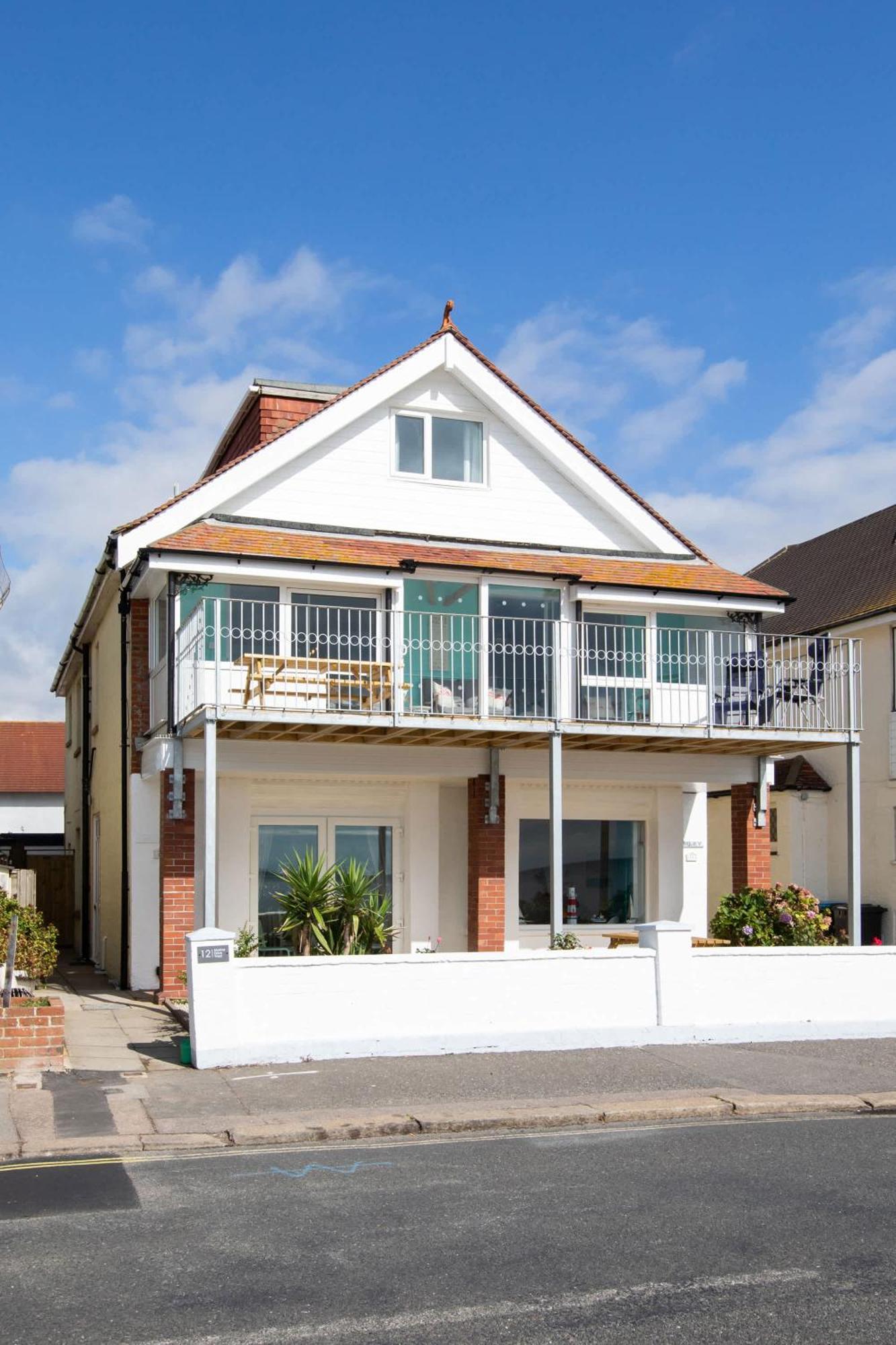 Absolute Beachfront With Decked Garden Oasis And Views Bognor Regis Luaran gambar