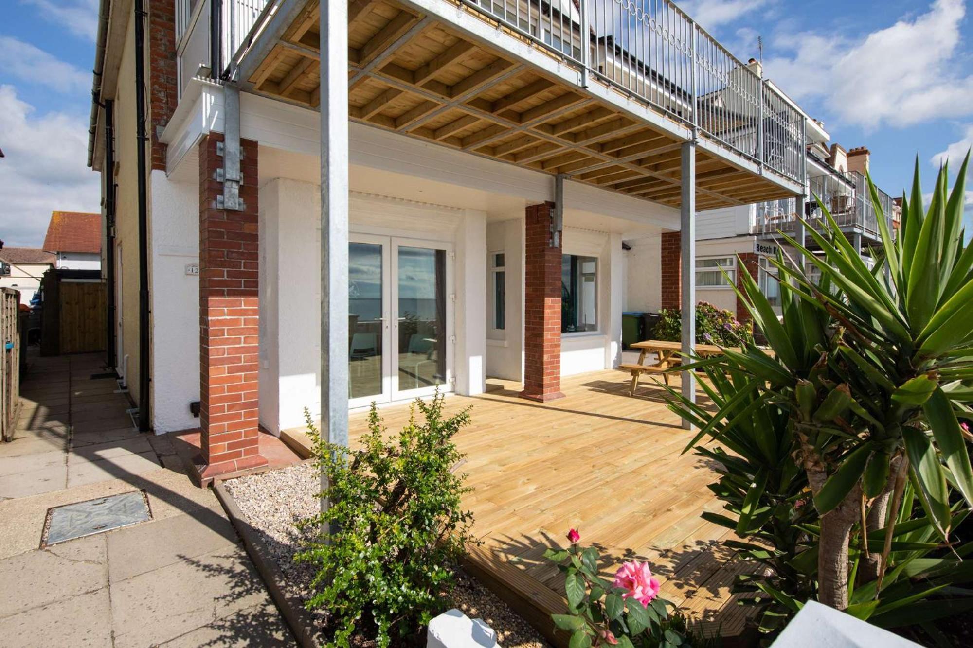 Absolute Beachfront With Decked Garden Oasis And Views Bognor Regis Luaran gambar